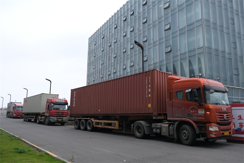 QGM nggawe mesin sing dikirim menyang Timur Tengah, mbantu konstruksi regional njupuk kabisat anyar