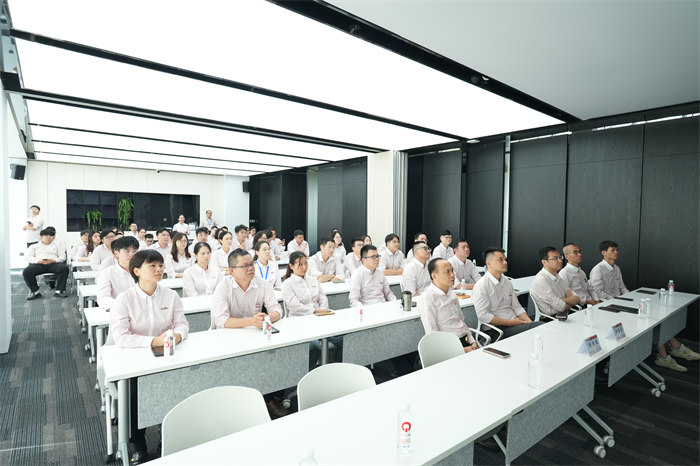 QGM: Nonton parade militer lan nglumpukake kekuatan kanggo kemajuan