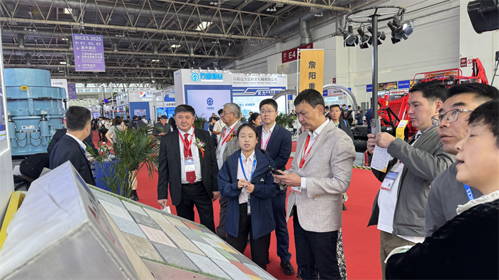 Golden Autumn Gathering kanggo pabrik ceram, kekuatan Quangong nggawe kabegjan