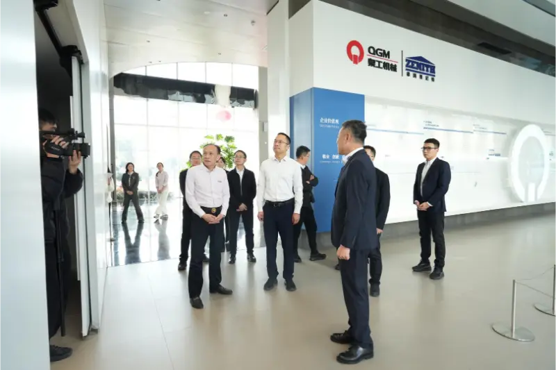 Pamrentah lan perusahaan kerja bareng kanggo ningkatake pembangunan; riset ing situs warms ati Enterprises.