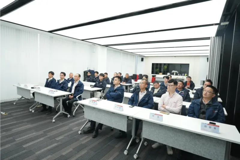 Rapat mobilisasi kanggo proyek nggawe bata luar negeri Quangong Machinery Co., Ltd. rampung kanthi sukses.