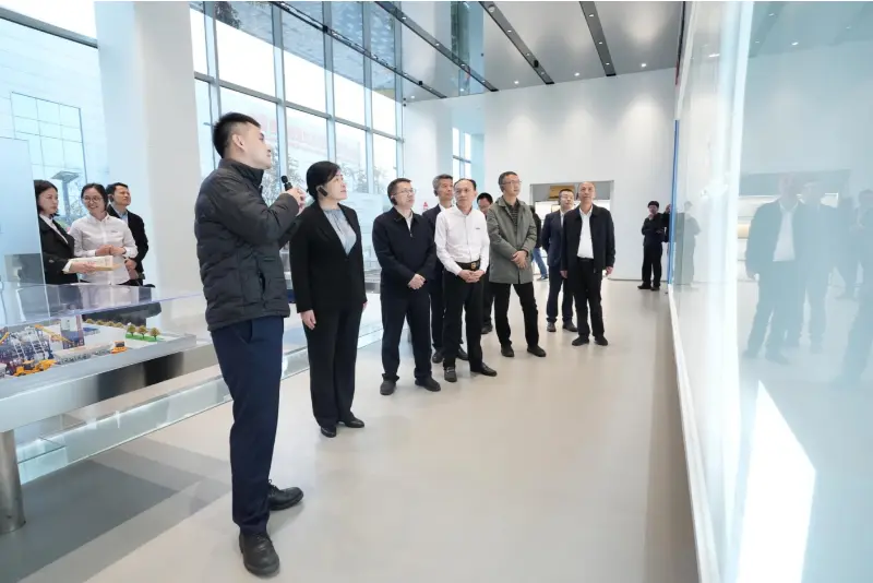 Liu Min, Wakil Direktur Jenderal Biro Ekonomi Swasta ing Komisi Pembangunan lan Reformasi Nasional (NDRC), lan delegasi dheweke ngunjungi Quangong Machinery Co., Ltd. kanggo inspeksi lan tur riset.